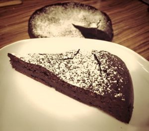 čokoladno čokoladna torta
